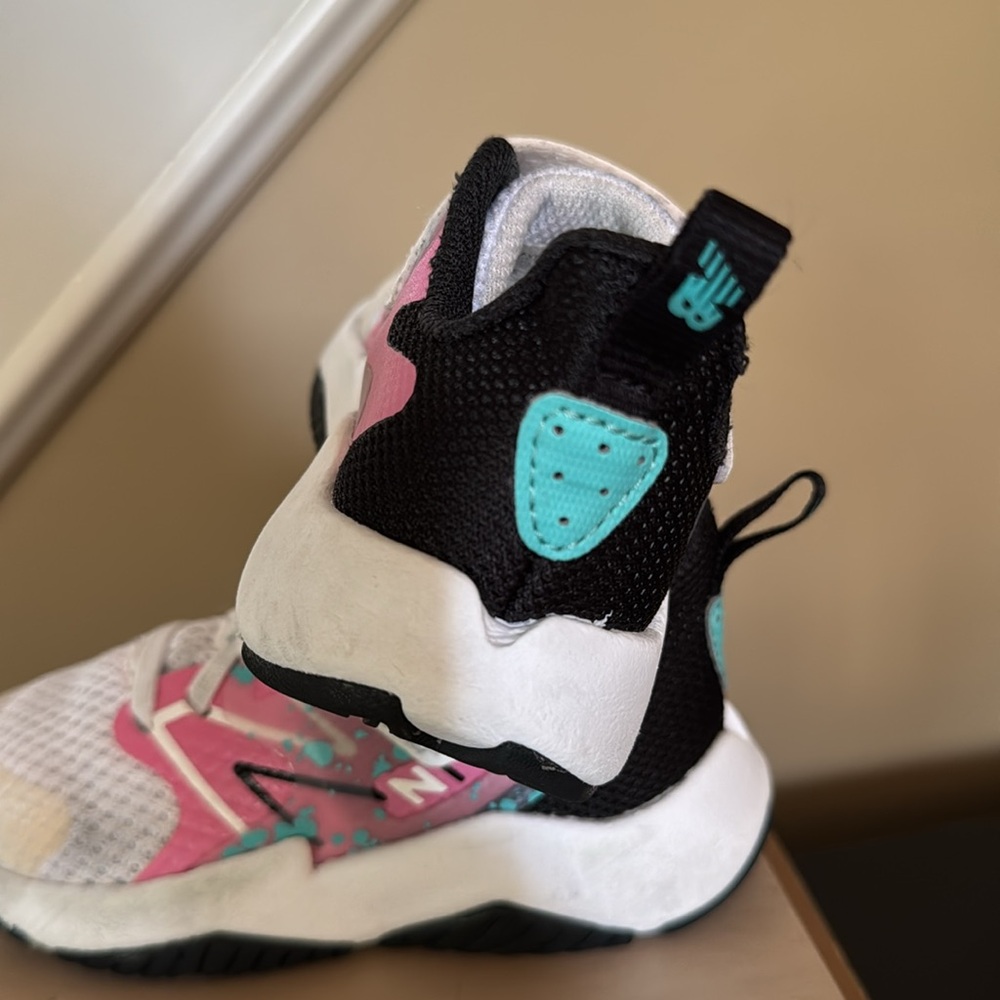 New Balance Kids Pink and White Athletic Shoes ~ Sz 8 - Picture 8 of 12